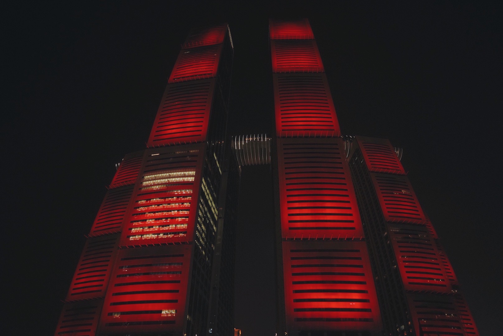 重庆解放碑，夜景拍摄YYDS -头条搜索